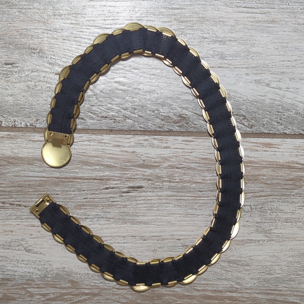 Vintage Stretchy Gold Tone Belt - Picture 4 of 6